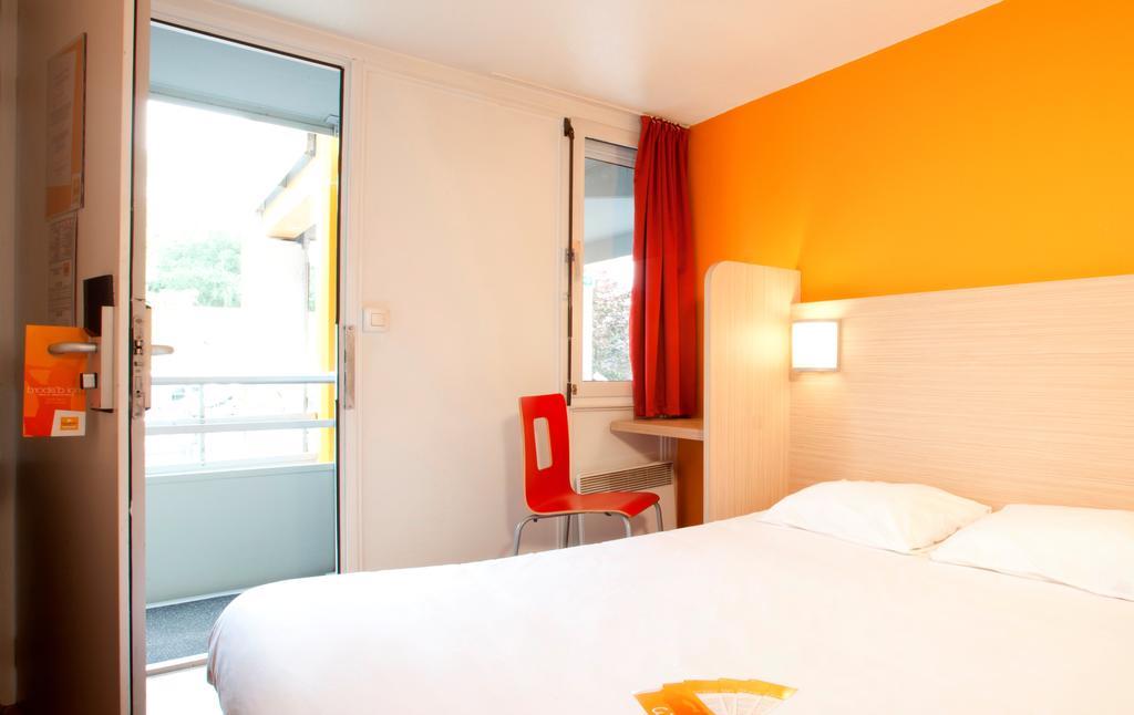 Hotel Premiere Classe Valenciennes Ouest Petite Foret Extérieur photo