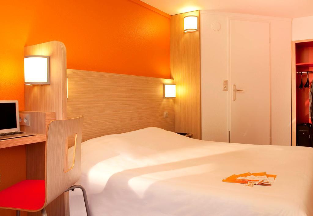 Hotel Premiere Classe Valenciennes Ouest Petite Foret Extérieur photo