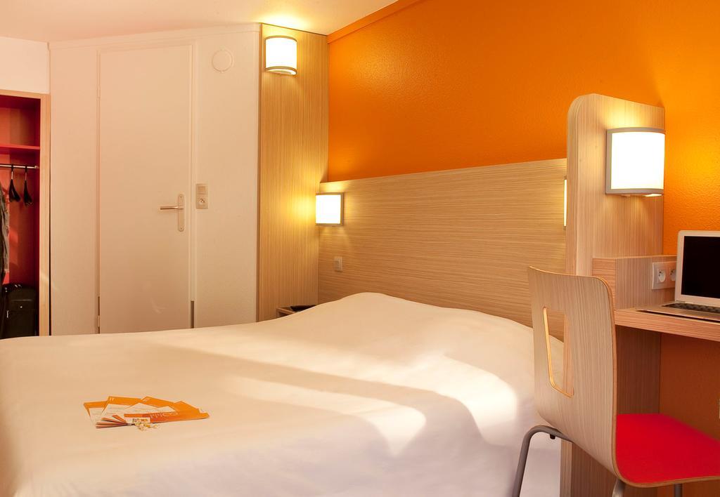 Hotel Premiere Classe Valenciennes Ouest Petite Foret Extérieur photo